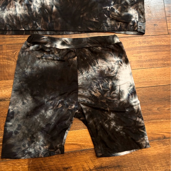 SHEIN Matching Tie Dye Navy Blue Lounge Set With Short Sleeves and Shorts Small. - Picture 7 of 11
